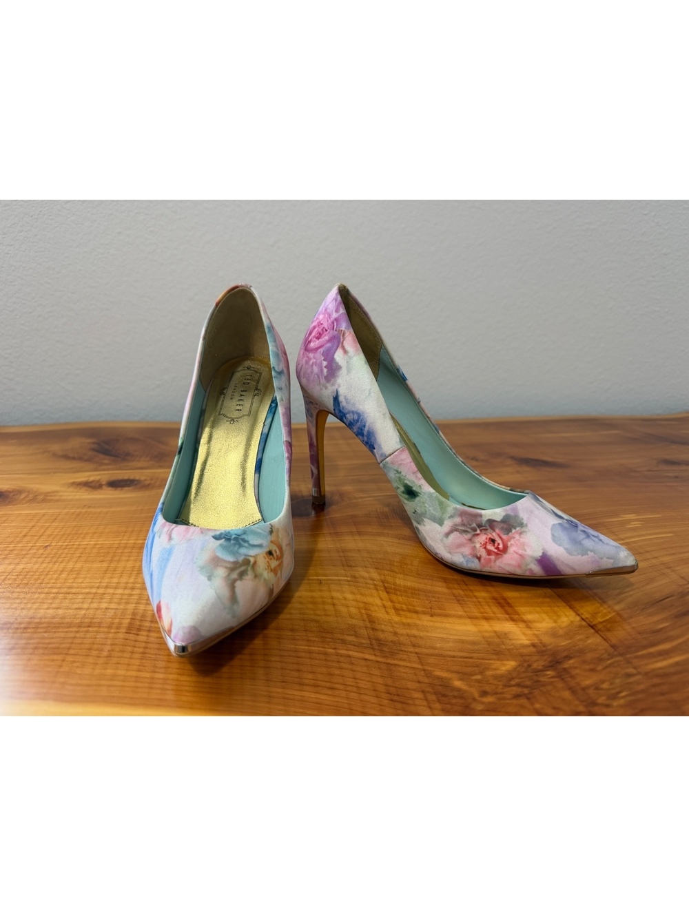 Ted Baker Women's Size 39 (US 8.5) Floral Satin Pointed Toe Stiletto Heels Shoes